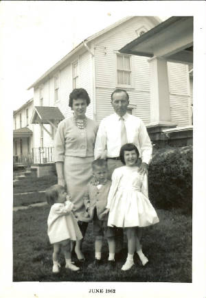 FamilyPix/1962_Hansberry_Family_Linden_PA.jpg