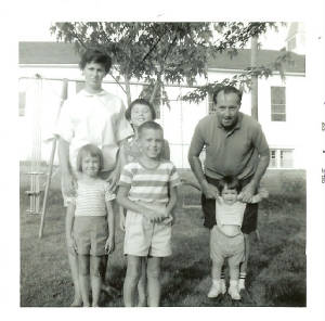 FamilyPix/1966_Frank_Elsie_Hansberry_Family.jpg