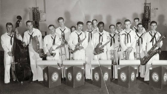 Navy/us_navy_Unit_band_194_comcardiv4_uss_forrestal_1962_ken_poormanr_jpg_w560h315.jpg